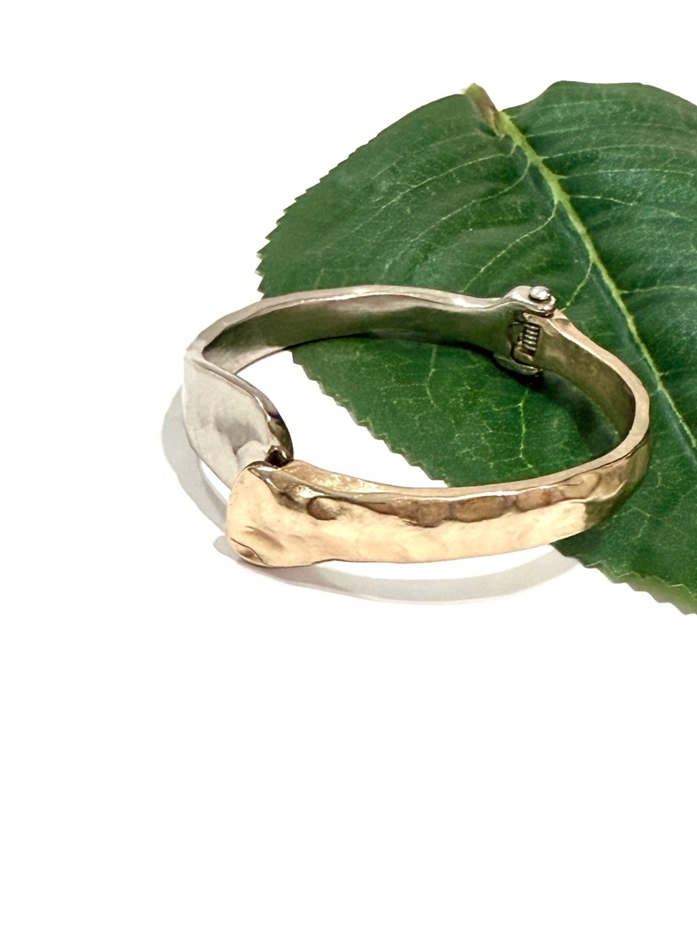 CHICO’S Hammered Two Tone Hinged Bangle Bracelet NWOT